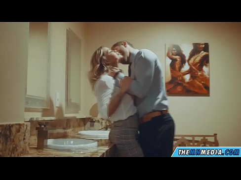 ❤️ Nalika pirang semok seduces sampeyan ing toilet umum ❤️ Video kurang ajar  ing jv.taxiklass.ru ﹏